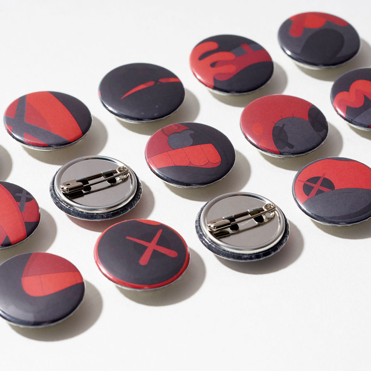 KAWS TOKYO FIRST Button Badge [ 18pcs Set ] – cotwohk
