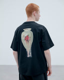 [ Pre-order ] uniform experiment 26S/S MICHAEL CHERNO: VASE TEE [ UE-260069 ]