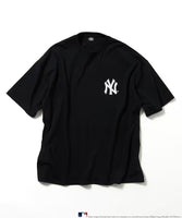 FREAK'S STORE x MLB Back Print 'DARUMA' Crew Neck T-Shirt