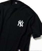 FREAK'S STORE x MLB Back Print 'DARUMA' Crew Neck T-Shirt